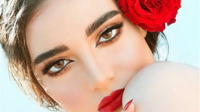 خطوات تطبيق المكياج الكلاسيكي لإطلالة أنيقة