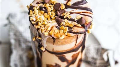 طريقة عمل ميلك شيك السنيكرز مثل المحلات