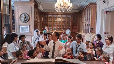 زوجة السفير الألماني تزور المتحف المصري