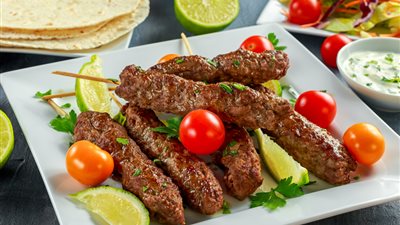 طريقة عمل الكفتة المشوية بالفرن في مطبخك