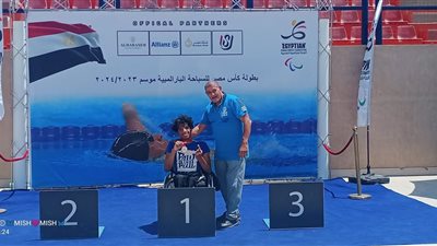 البطل السيناوي بشار محمد يفوز بذهبية بطولة كأس مصر للسباحة البارالمبية