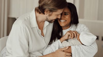 بلوجر الموضة نادية حسن تستقبل مولودها الأول بصور لطيفة 