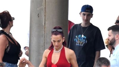 دوا ليبا تثير الجدل بإطلالة فاضحة على شواطئ إيطاليا (صور) 