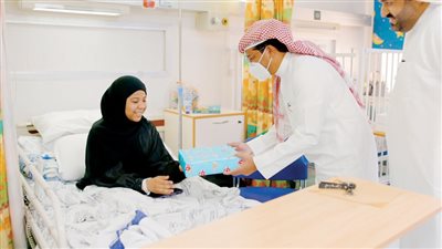 بمناسبة عيد الأضحى.. «البركة الإسلامي» يعايد الأطفال في مجمع السلمانية الطبي