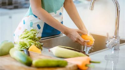 «الصحة» تقدم 4 نصائح للوقاية من الأمراض المنقولة بالغذاء