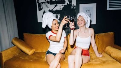 قبل عيد الأضحى 2024.. 4 طرق للاستمتاع بليلة مع البنات في وقفة عرفات 