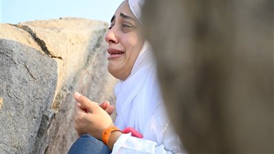 مشاهد مؤثرة.. دموع الفرح والرجاء تمتزج على صعيد عرفات
