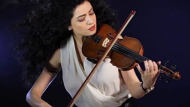 عازفة الكمان ديفانيسا