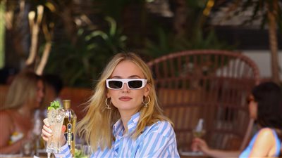 إطلالات باربي الصيفية المستوحاه من أزياء نجمة «صراع العروش» صوفي تيرنر 