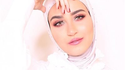 خطوات تطبيق مكياج وردي للمحجبات في عيد الأضحى 2024