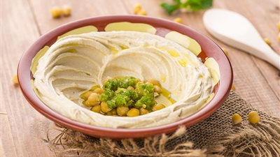 تفسير حلم أكل الطحينة في المنام للعزباء والمتزوجة