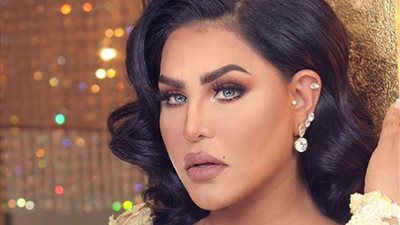 الفنانة الإماراتية أحلام الشامسي تطمئن جمهورها بعد كسر يدها