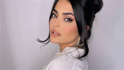 بفستان أبيض لامع.. أسماء جلال تنشر صورة من «أولاد رزق 3»