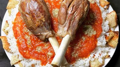 تفسير حلم أكل الفتة في المنام للعزباء والمتزوجة