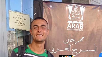 بدافع المثابرة.. الشاب محمد السادات حول حلمه إلى حقيقة وأصبح بطل مسرحياته 
