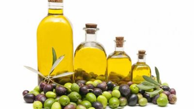 تفسير رؤية زيت الزيتون في المنام للعزباء والمتزوجة