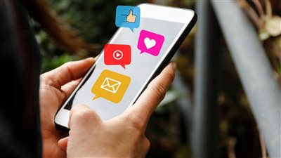 في يومها العالمي.. كيف أثرت «السوشيال ميديا» في حياتنا؟