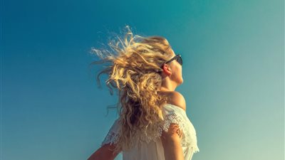 نصائح ذهبية لحماية شعرك من شمس الصيف