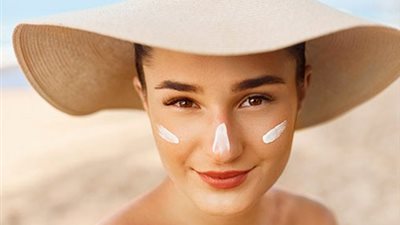 لأصحاب البشرة الجافة.. كيفية اختيار واقي الشمس المناسب للمصيف