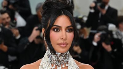 كيم كارداشيان تتعرض لإصابة خطيرة وتعلق: «الألم أشد من الولادة»