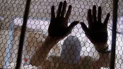 مصري يعتدي جنسيًا على مسنة 89 عامًا في إيطاليا ثم ينتحر