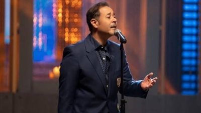 تفاعل الجمهور وإشادة بأغانيه.. مدحت صالح يشعل حفل مهرجان العلمين