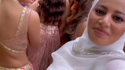 جاكي شروف يغازل رانيا يحيى في حفل زفاف أنانت إمباني ويعرض عليها الزواج (صور)