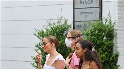 جينيفر لوبيز تسبب الإحراج لزوجها بن أفليك بسبب الآيس كريم (صور) 