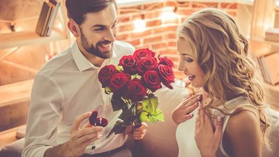 تفسير حلم الخطوبة في المنام للفتاة العزباء