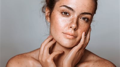  طرق فعالة للتخلص من تصبغات الجلد لبشرة مشرقة