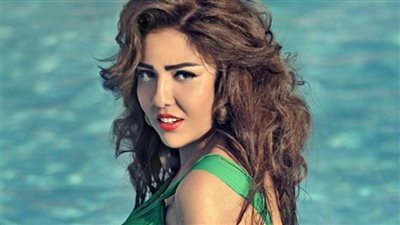 «فقدت أحن وأعظم أب».. مى كساب تحيى الذكرى الأولى لرحيل والدها