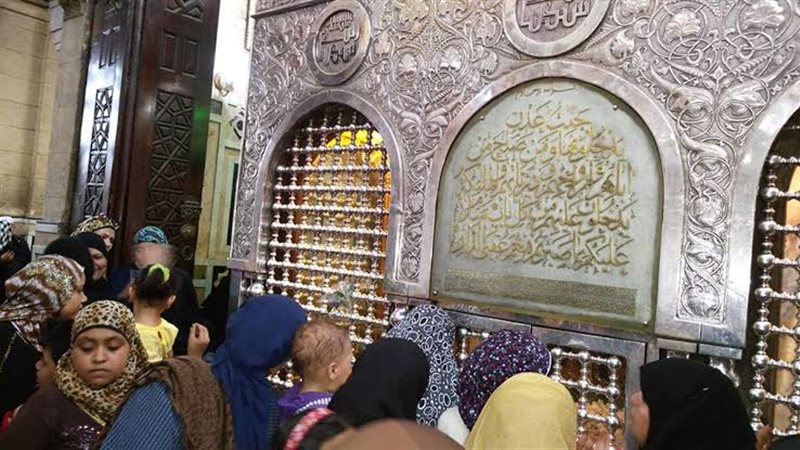 حكم زيارة الأضرحة