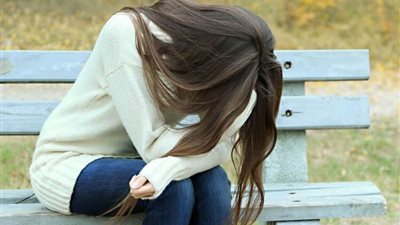 فتاة تصرخ: أكره أبي وأخي وجميع الرجال ولا أتقبل الزواج.. ماذا أفعل؟