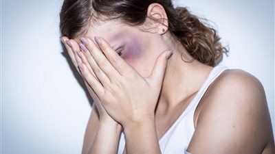 «زوجي يضربني باستمرار».. ماذا أفعل لأتخلص من عنفه؟ 