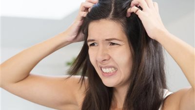 «لو بتعانى من حكة الرأس بكثرة».. إليك بعض العلاجات الطبيعية للتخلص منها 
