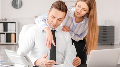 «قلب مكسور».. زوجي يخونني مع سكرتيرة مكتبه ماذا أفعل؟