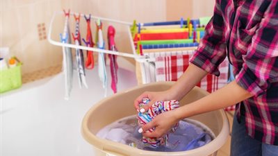 لربات البيوت.. 5 أخطاء شائعة تجنبيها أثناء غسل الملابس 