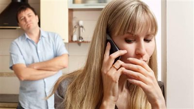 رجل يسأل: زوجتي خانتي 3 مرات وسامحتها بس مش قادر أنسى.. أعمل ايه؟