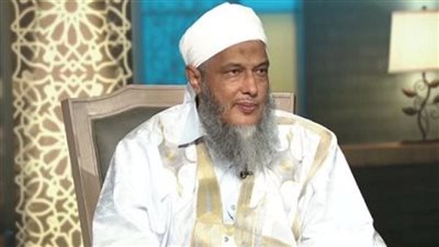 داعية موريتاني يثير الجدل بسبب فتوى الدجاج المصري ونشطاء يسخرون 