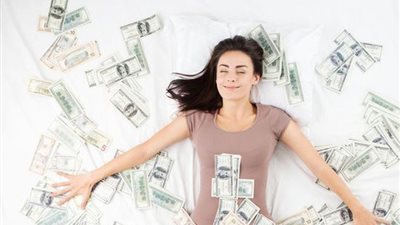 تفسير رؤية النقود الورقية في المنام.. وإرتباطها بالرزق الوفير