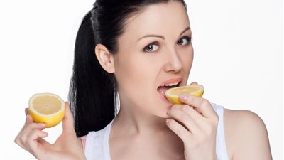 تفسير رؤية الليمون في المنام للعزباء والمتزوجة