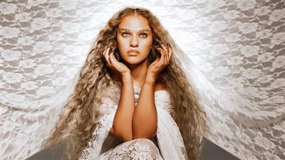 إليانا تحضر مفاجأة لجمهورها في جولتها العالمية.. ما هي؟