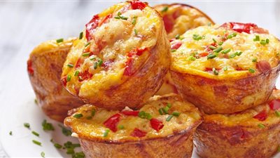 طريقة عمل كب كيك البيض بالخضراوات لعشاء صحي 