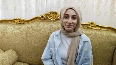«النجاح يأتي بالجهد والإيمان بالله»..رؤى أحمد محمد تحصل على المركز الثاني في الثانوية العامة