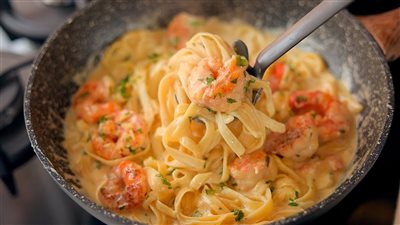 طريقة عمل المكرونة بالجمبري بخطوات بسيطة