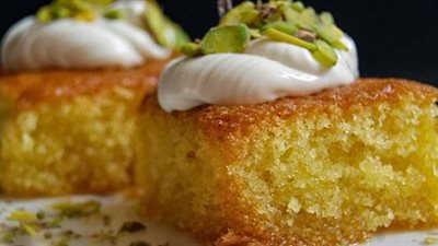 طريقة عمل كيكة الزبادي بخطوات بسيطة لعشاء لذيذ 