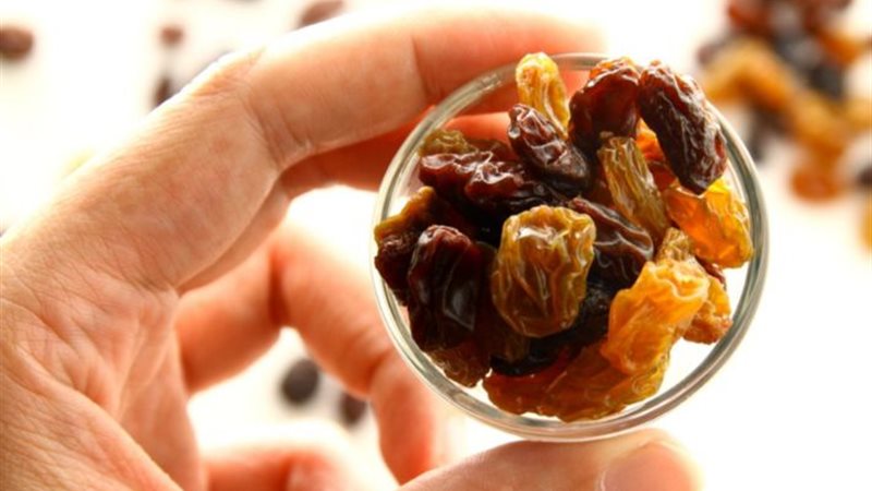 رؤية الزبيب في المنام