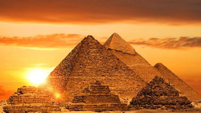 تفسير رؤية الأهرامات