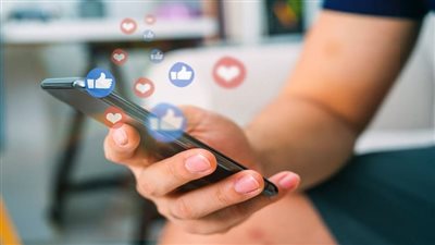 ما حكم بيع «اللايكات» علي الفيس بوك؟.. الإفتاء تُجيب