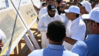 رئيس الوزراء يتفقد الأراضي البديلة المُخصصة للأسر المُستحقة لتنفيذ السكن البديل بمنطقة شمس الحكمة